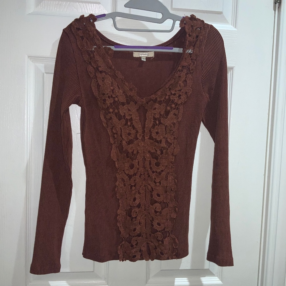 Gimmicks by BKE lace front V neck top Sz s knit ribbed long sleeve